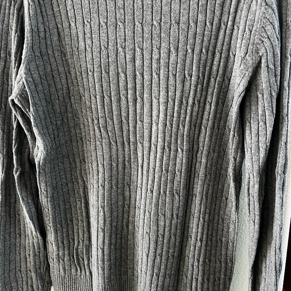 CLEARANCE Women’s Large Gray V-Neck Knit Sweater - Picture 6 of 8